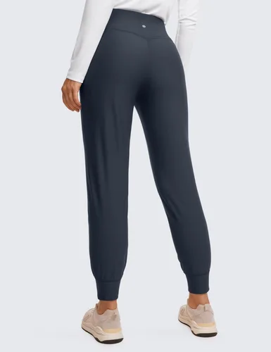 Vista 2 de CRZ YOGA Pantalones deportivos de entrenamiento con forro polar para mujer con bolsillos de 27.5 pulgadas, pantalones de senderismo y correr al aire