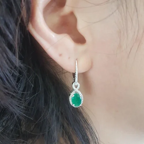 Vista 3 de Dazzlingrock Collection - Pendientes colgantes para mujer, diseño de infinito, color oro blanco