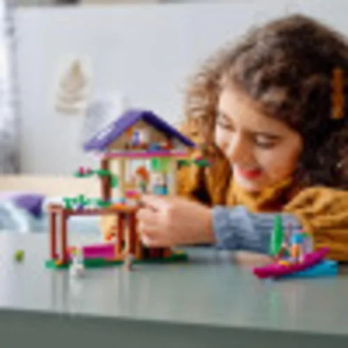 Vista 2 de LEGO Friends Forest House 41679 Kit de construcción; juguete de bosque con una casa en el árbol; gran regalo para niños que aman la naturaleza
