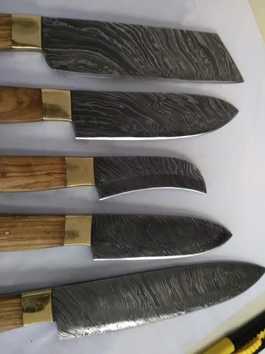 Vista 2 de Juego de 5 cuchillos de chef, cuchillo de chef, cuchillo Santoku, cuchillo de pelar, cuchillo vegetal, hoja de acero de Damasco forjado a mano de 54