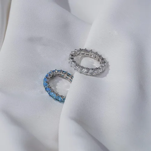 Vista 6 de Amazon Essentials Anillo de plata de ley con corte princesa hecho con circonita cúbica Infinite Elements (anteriormente colección Amazon)