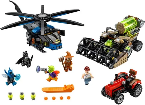 Vista 2 de Batman: Set de construcción Espantapájaros cosecha de miedo, LEGO Super Héroes 76054 (563 piezas)