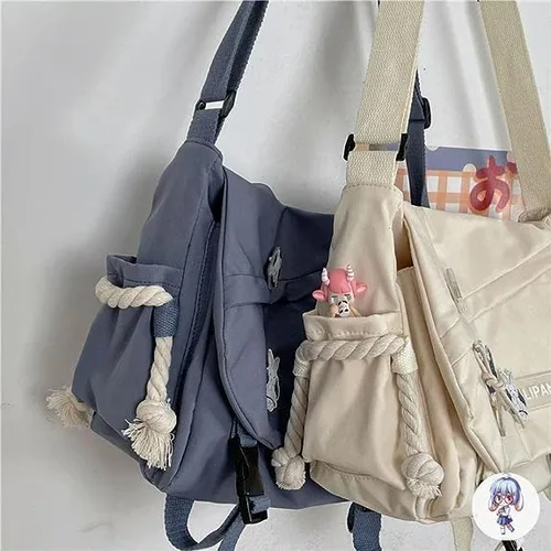 Vista 5 de Bolso cruzado estético con bonitos pines y adornos, bolsa de mensajero de nailon para el hombro, bolsa japonesa Kawaii para mujeres y hombres