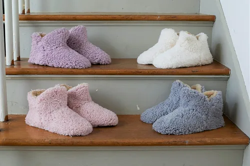 Vista 13 de Dearfoams Pantuflas Chelsea de sherpa de imitación para interiores