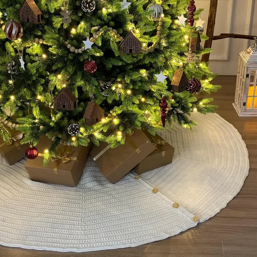 Vista 12 de Falda de árbol de Navidad de punto acanalado de 36 pulgadas con botones de roble, borgoña