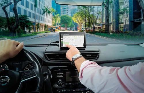 Vista 6 de Car and Driver INTELLIDASH+ pantalla inteligente para tablero de auto con Apple CarPlay y Android Auto, pantalla táctil IPS de 7 pulgadas
