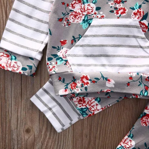 Vista 4 de Conjunto de dos piezas con sudadera de flores, con capucha, bolsillo y pantalones a rayas, para bebé (niña), 0-6 meses, gris