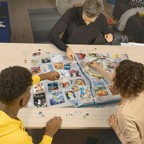 Vista 3 de Ravensburger - Álbum de sellos de Disney - Rompecabezas de 2000 piezas - Con Mickey Mouse, Minnie, Cenicienta, Elsa y más - Enmarcable - Calidad