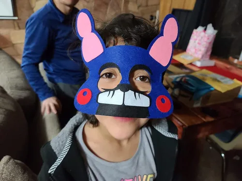 Vista 3 de eHoome 10 unidades por juego de máscaras FNAF suministros de fiesta de Five Nights at Freddy máscaras elásticas suministros de fiesta de disfraces