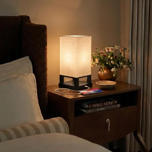 Vista 2 de Brightech Maxwell Lámpara de Mesita de Noche con Puerto USB – Lámpara de Mesa Compacta para Dormitorio, Sala de Estar - Moderna Lámpara Asiática