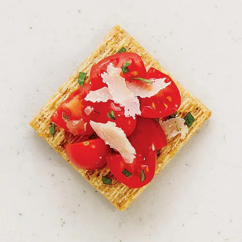 Vista 9 de Triscuit galletas de trigo integral de grano entero con sabor a ajo tostado, 6 cajas de 8.5 onzas cada una