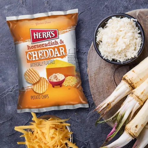 Vista 3 de Herr's Papas fritas, sabor rábano picante y queso cheddar, aperitivos sin gluten, bolsa de 6 onzas (6 unidades)