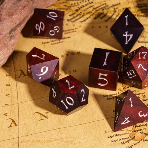 Vista 5 de Juego de dados D&D de sándalo rojo, dados poliédricos de madera natural con caja de lata de metal para juegos de rol y juegos de mesa