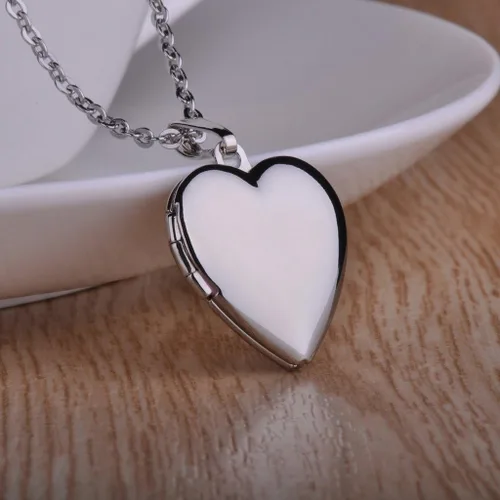 Vista 3 de Infinite U Clásico Corazón Mujeres Corazón Abierto Foto Locket Collar con Colgante de acero inoxidable para aniversario de boda regalo