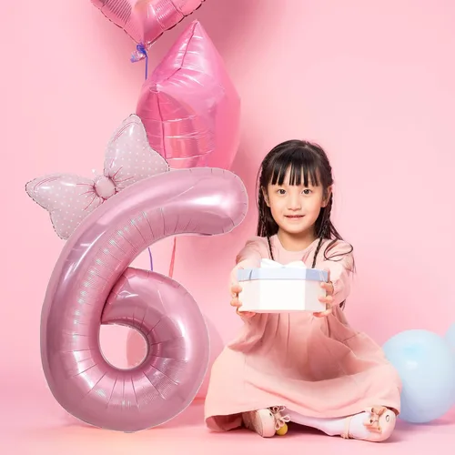 Vista 4 de Globo rosado de 40 pulgadas con número 4 y lazo mini para decoraciones de fiesta de cumpleaños número 4 de niña - Suministros de fiesta con tema rosa