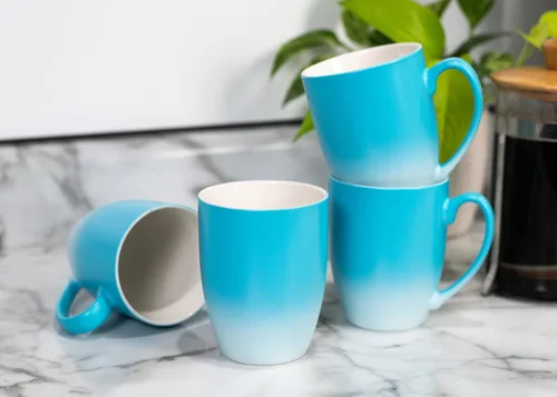 Vista 6 de Elanze Designs Juego de 4 tazas de café de cerámica de 12 onzas, color azul y blanco de dos tonos