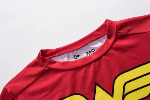 Vista 4 de Red Plume Camiseta deportiva de compresión para mujer Wonder Girl, Rojo