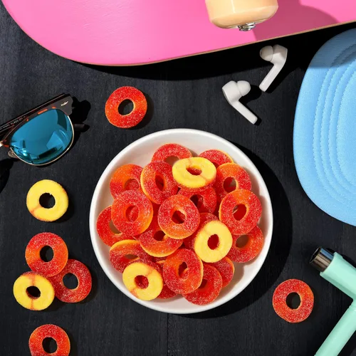 Vista 5 de Trolli Peachie O's Rings, dulces gomosos agrios, bolsas de 6.3 onzas (paquete de 8)