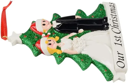 Vista 5 de Nuestro primer adorno de Navidad de boda para pareja - Adorno personalizado de árbol de Navidad para pareja recién casada - Mr & Mrs primer adorno