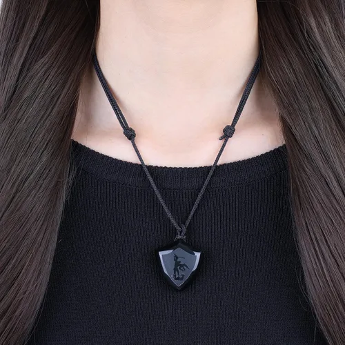 Vista 3 de COAI Collar de amuleto con colgante de escudo de obsidiana negra