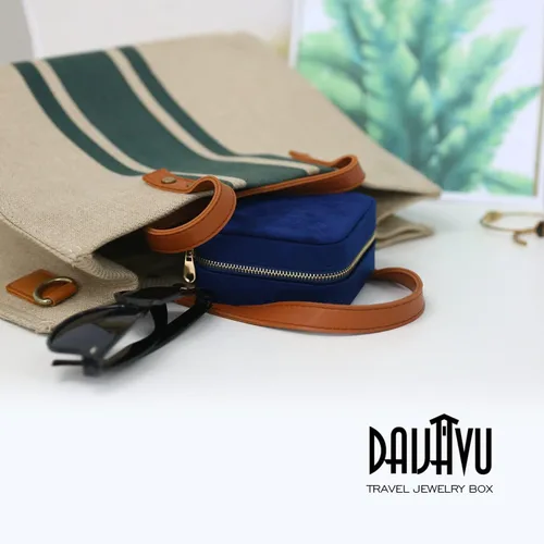Vista 3 de DAIJAVU Organizador de joyas de viaje pequeño y ligero multifuncional ganchos para collares soportes para aretes anillos gemelos ranuras