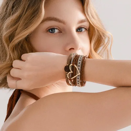 Vista 2 de FANCY SHINY Pulseras de cuero con forma de corazón, apilables, bohemias, pulseras de diamantes de imitación de resina de moda con cierre magnético