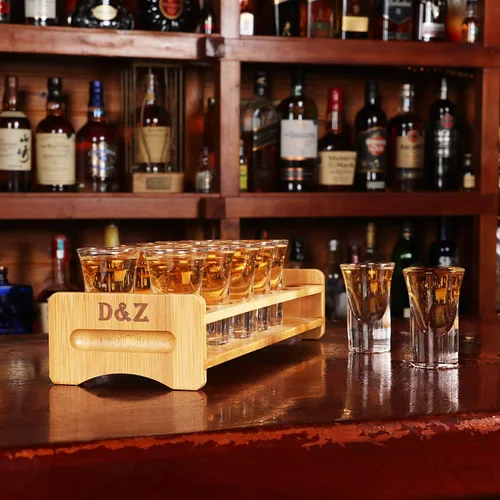 Vista 3 de D&Z Soporte de vidrio de chupito de madera de bambú con 12 vasos de chupito transparentes de 1 oz de cristal