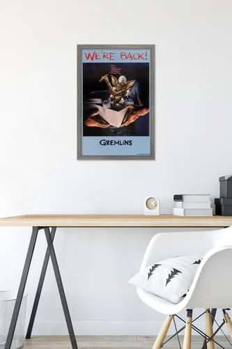 Vista 6 de Gremlins - Póster de pared con texto en inglés «We're Back», 22.4 pulgadas de largo x 14.7 pulgadas de ancho, versión enmarcada de madera de granero