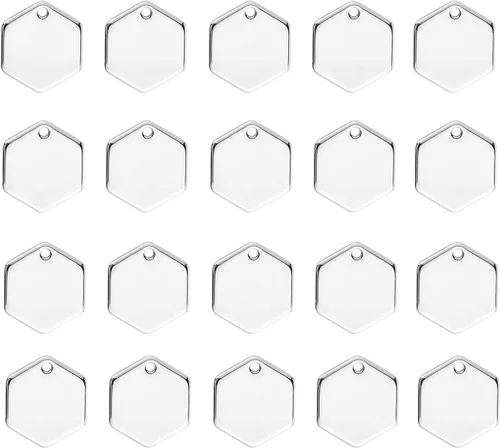 Vista 4 de NUORUI 20 colgantes de latón con etiqueta de estampado en blanco para hacer joyas (hexagonal dorado)