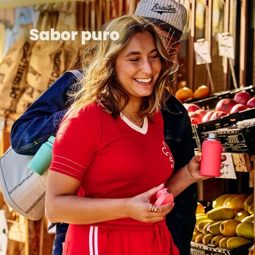Vista 5 de Hydro Flask Micro Bottle - Mini frasco aislado a prueba de fugas para bolso o bolsillo en 6.7 onzas, verde agave