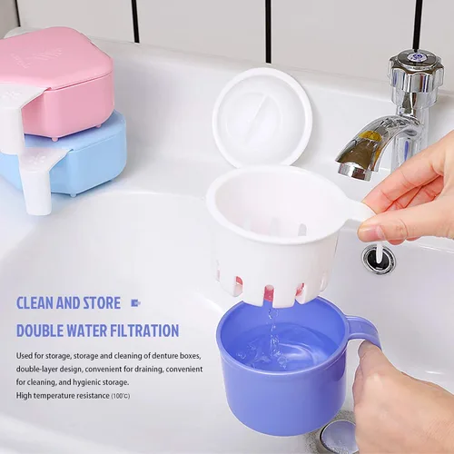 Vista 4 de Taza de baño de dentadura grande, taza de baño de dientes falsos con colador y tapa para remojar dentaduras o almacenar chupetes, capacidad de 10.6