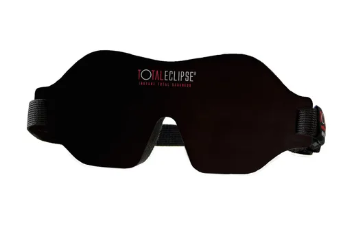 Vista 2 de Total Eclipse - Oscuridad total instantánea - Máscara para dormir con correa ajustable y tapones para los oídos gratis