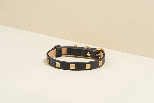 Vista 2 de SCAMPER & CO Collar de perro con hebilla chapada en oro amarillo de 18 quilates de bronce de 18 quilates con pirámide de microfibra, collar de perro