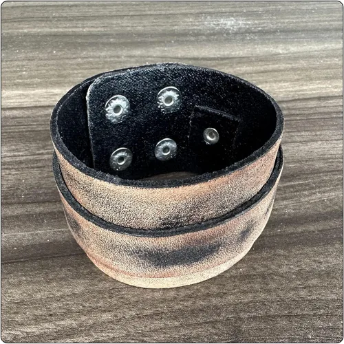 Vista 4 de Pulseras de cuero anchas punk vintage