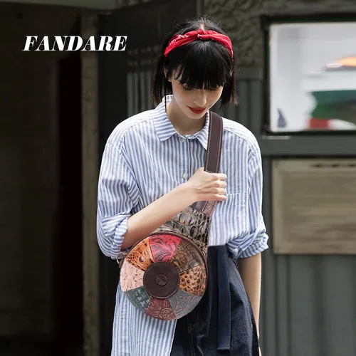 Vista 2 de FANDARE Mochila bandolera de cuero genuino de retazos para mujer, bolsa cruzada para mujer