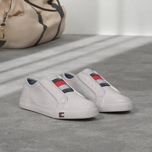Vista 2 de Tommy Hilfiger Anni - Tenis sin cordones para mujer