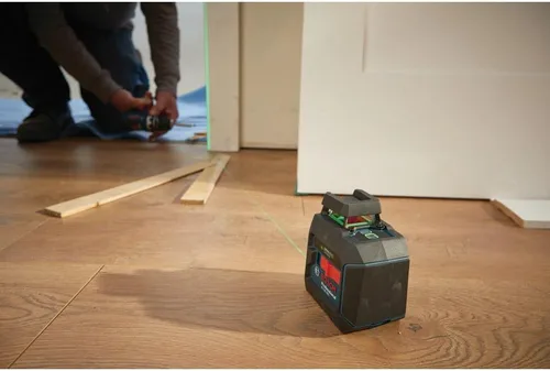 Vista 4 de Bosch GLL50-40G - Láser de línea cruzada autonivelante de haz verde de 360 grados, incluye 4 pilas AA, soporte en L, clip para techo y estuche