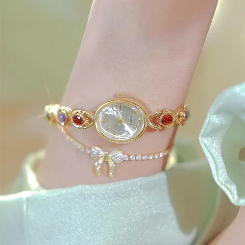 Vista 4 de BESTKANG Elegante reloj de pulsera vintage dorado para mujer, reloj de cuarzo con esfera ovalada, reloj de pulsera impermeable para mujer