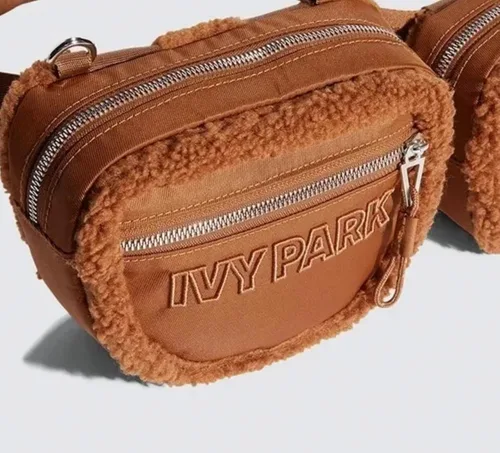 Vista 2 de Adidas Originals X Ivy Park Sherpa - Riñonera y riñonera color marrón salvaje, talla única, marrón (Wild Brown), Riñonera y riñonera