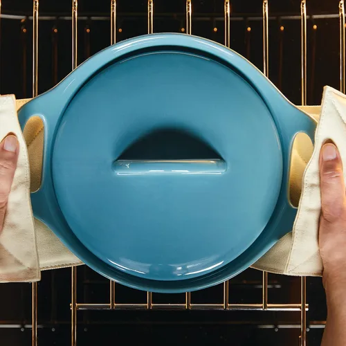Vista 13 de Rachael Ray Solid Glaze Ceramics - Juego de utensilios para hornear/panadería con tapa compartida, 3 piezas, azul agave