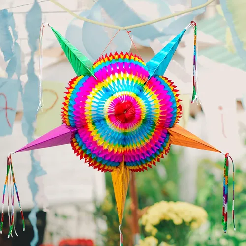 Vista 9 de Pancartas de fiesta mexicana (paquete de 5, 10 diseños de banderas de papel de seda por pancarta) + piñata mexicana (XL de 36 pulgadas), pancarta