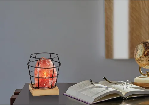 Vista 6 de Adesso SL1147-12 Faith Lámpara de mesa de sal del Himalaya, 8 pulgadas, bombilla tipo B de 7 W, metal negro/madera natural, 1 lámpara novedosa