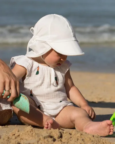 Vista 4 de FURTALK Sombrero de sol para bebé, protección solar UPF 50+, protección solar de rayos UV, sombreros de algodón para niños y niñas