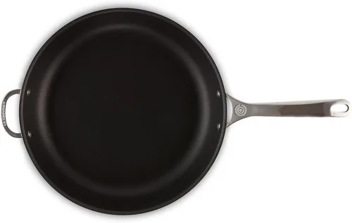 Vista 4 de Le Creuset Sartén antiadherente de acero inoxidable de tres capas de 12.5 pulgadas con mango auxiliar