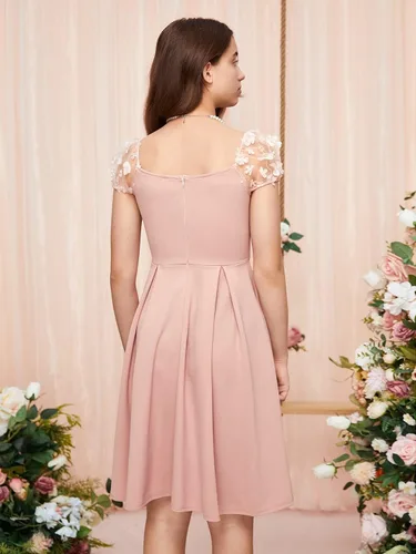 Vista 3 de WDIRARA Vestido de malla con apliques de malla con cuello cuadrado y dobladillo con volantes para niña