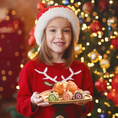 Vista 7 de AWIZOM Bandeja de madera para servir con sombrero de Navidad, plato de bambú con forma de sombrero de Papá Noel, tablero de madera para aperitivos