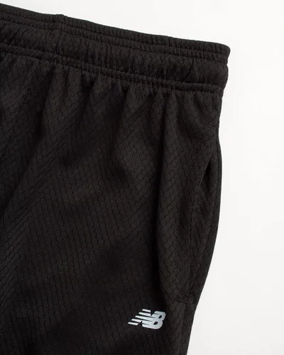 Vista 3 de New Balance Pantalones cortos deportivos para niños - Pantalones cortos de gimnasio de alto rendimiento con bolsillos - Pantalones cortos deportivos