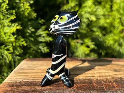 Vista 6 de Figura de gato de cristal negro – Miniatura soplada a mano estilo Murano – Adorno coleccionable de gatito para estante o escritorio – Regalo