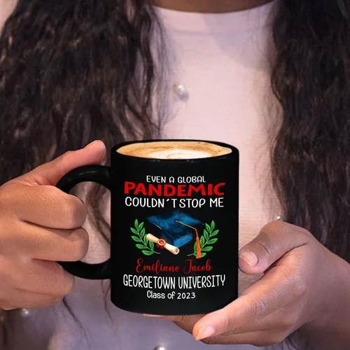 Vista 6 de Ever A Global Pandemic Couldn't Stop Me Taza de café de regalo para amigos graduados, taza de café negra de graduación personalizada con nombre