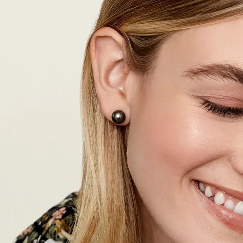 Vista 4 de The Pearl Source Tahitian Pearl Stud Earrings for Women, Genuine Cultured Black Pearls in 14K White and Yellow Gold, Hypoallergenic Jewelry